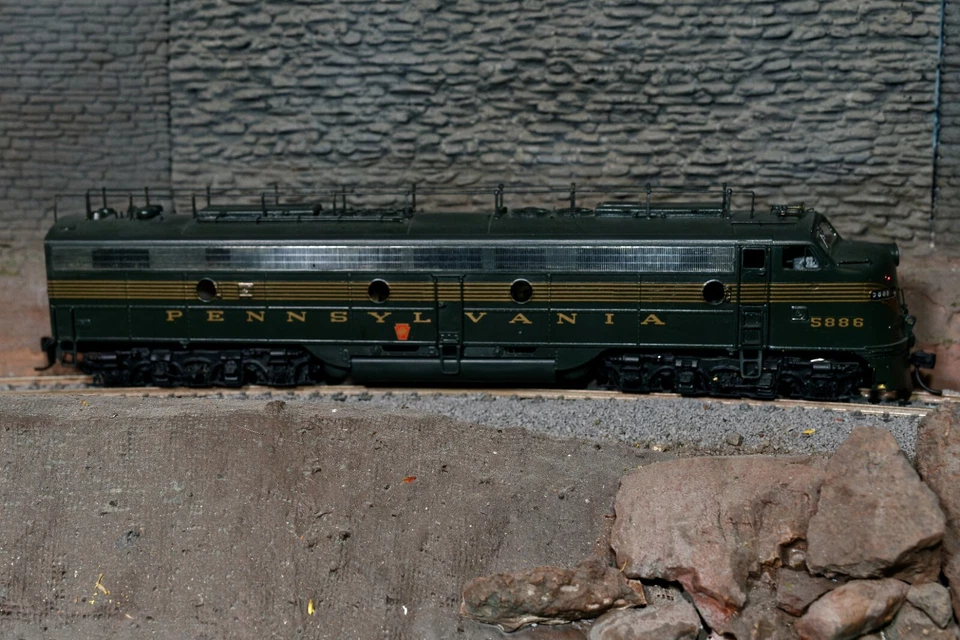 OMI Overland Brass PRR 5886 5-Stripe E-8A w/ANT — photo 2